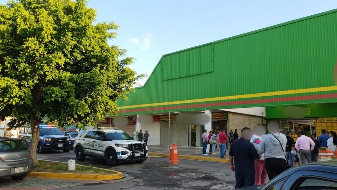 Intento de robo en supermercado desata pánico en Xilotzingo, Puebla hoy; reportan daños y detonaciones