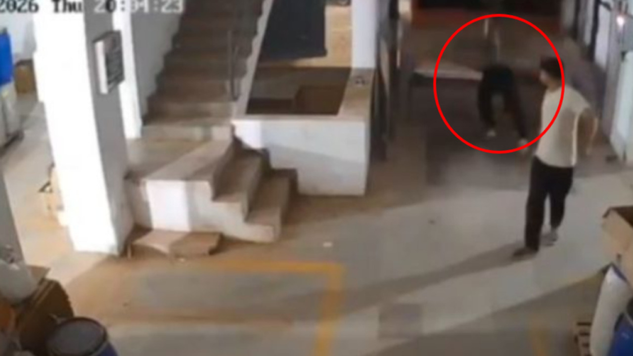 VIDEO: Trabajador pierde la vida aplastado por un elevador industrial
