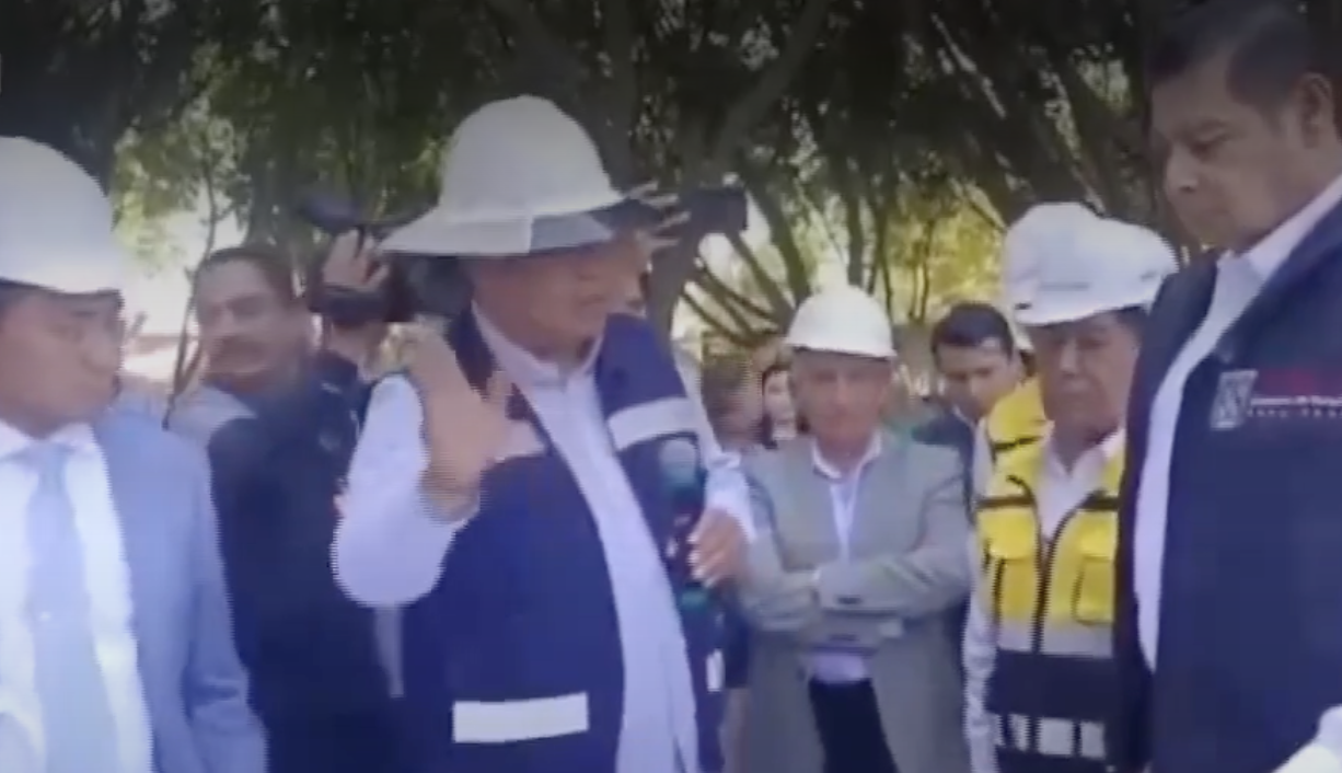 57.4 % de los poblanos están en desacuerdo con el cablebús del morenista Alejandro Armenta; así lo arrojó una encuesta de la UPAEP, en contraste con los datos compartidos por la BUAP, la cual aseguraba un 64 % de aprobación. ¿El gobierno de Puebla está maquillando datos?