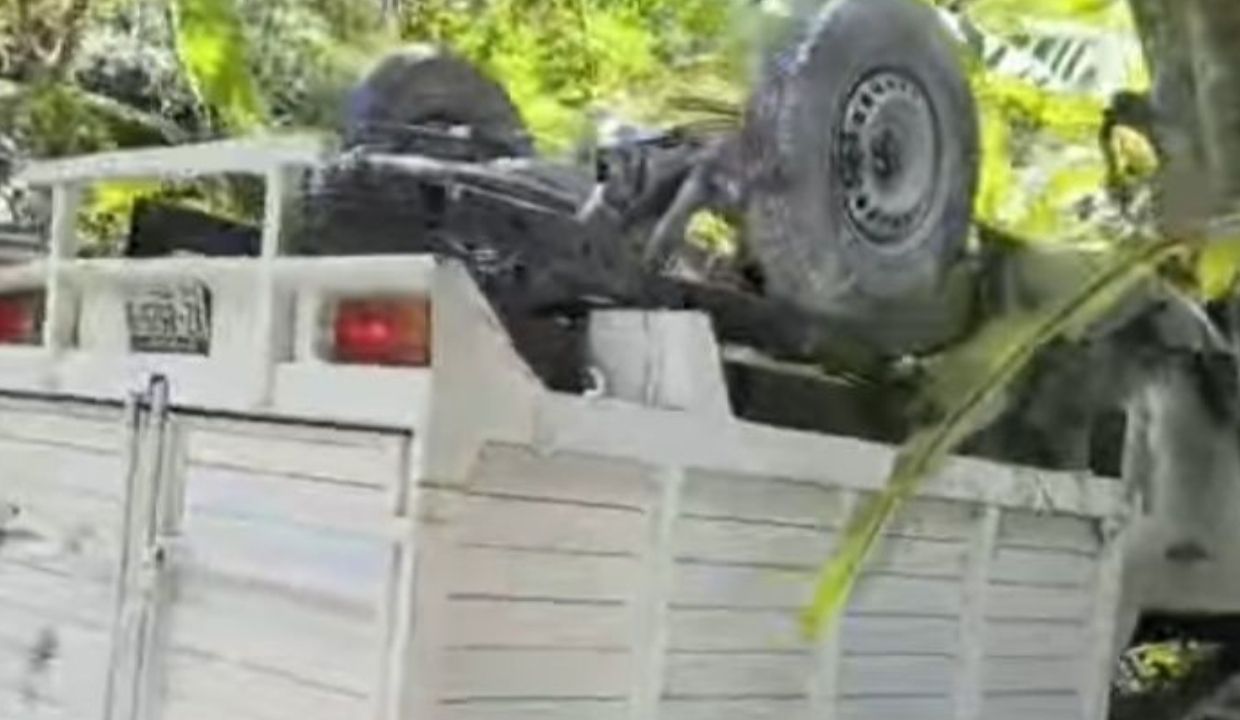 VIDEO: Así ocurrió la volcadura de una camioneta en la carretera México-Tuxpan