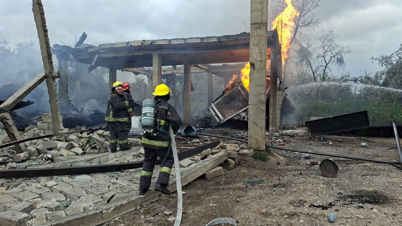 FOTOS: Así explotó pipa de gas en predio de Tepeaca hoy; destrucción y evacuaciones