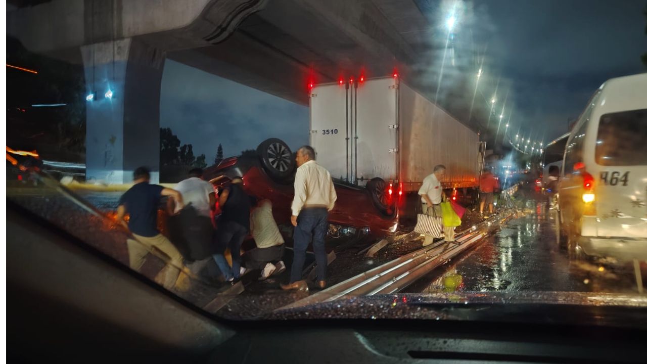 Volcadura provoca CAOS en la autopista México-Puebla HOY sáb