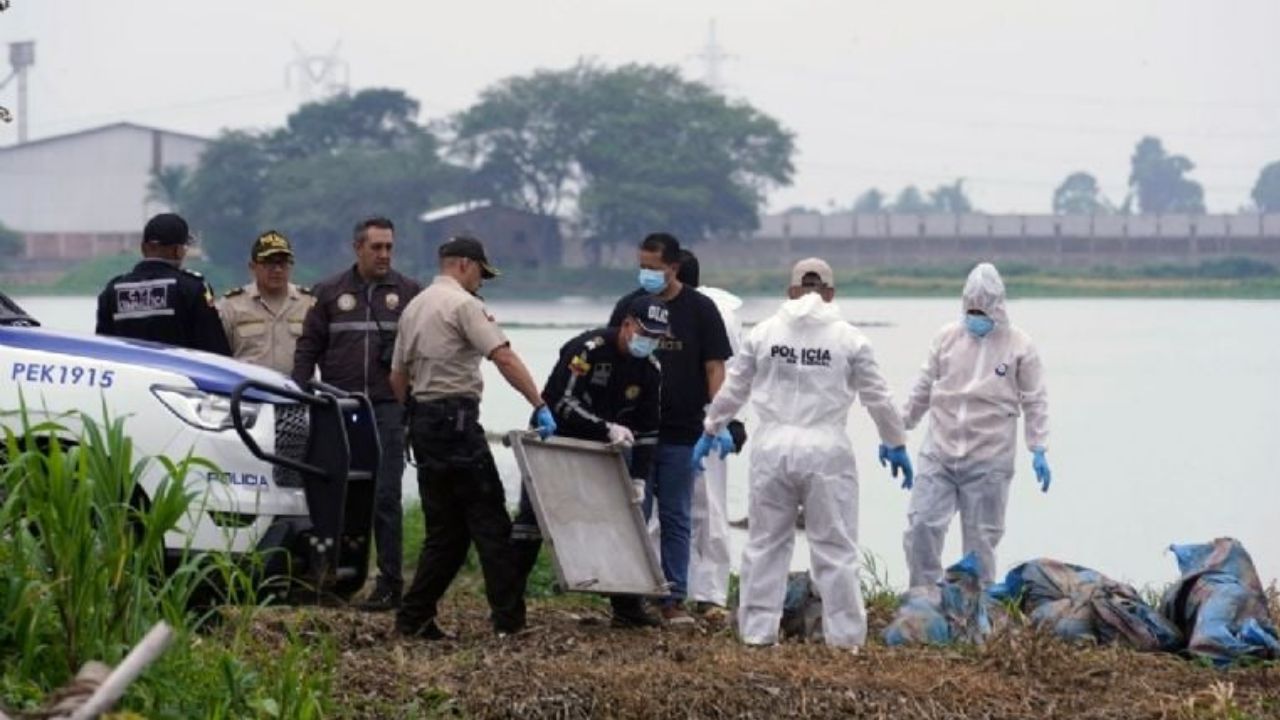 Desaparecen ocho jóvenes tras realizar trámite vehicular en Ecuador; hallan ocho cuerpos que podrían ser de ellos