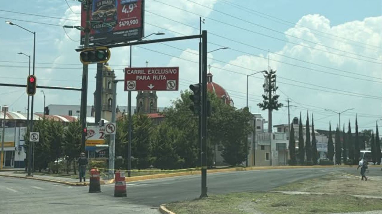 VIDEO: Choque y cierres provocan CAOS en el bulevar 5 de Mayo HOY viernes