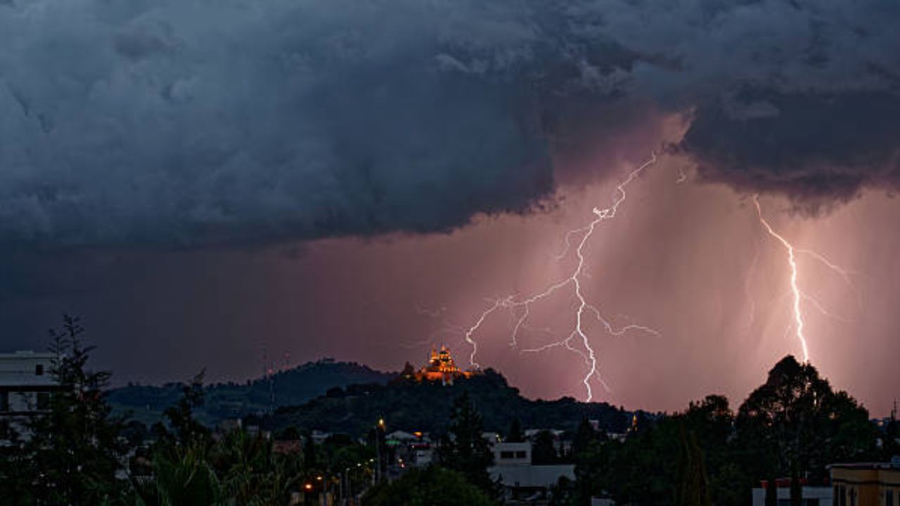 Alertan por riesgos de la tormenta tropical Cristina en Méxi