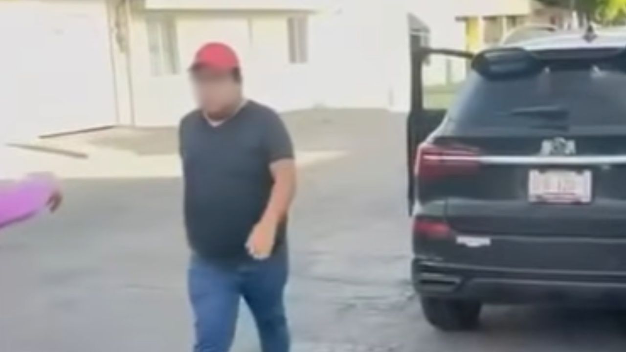 VIDEO: Hombre intenta agredir a mujer con un BASTÓN tras conflicto vial en la colonia Aquiles Serdán de Puebla