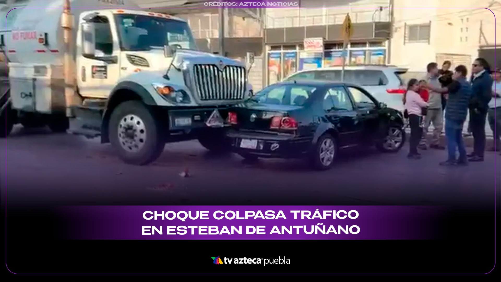 Fuerte choque en bulevar Esteban de Antuñano provoca caos vial en Puebla.
