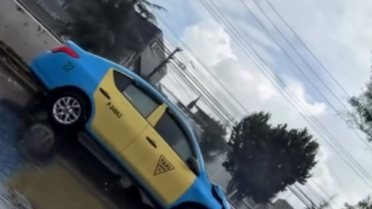 IMÁGENES FUERTES: Taxista provoca doble choque en la recta a Cholula y colapsa la circulación HOY sábado
