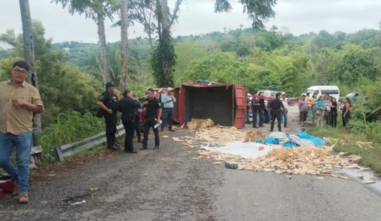 FOTO: ¡FATAL ACCIDENTE! Volcadura en la Sierra Nor