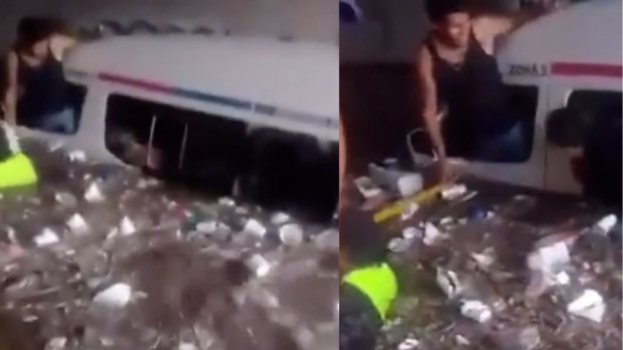 VIDEO: Pasajeros de transporte público escapan por las ventanas tras INUNDACIÓN en la México-Pachuca