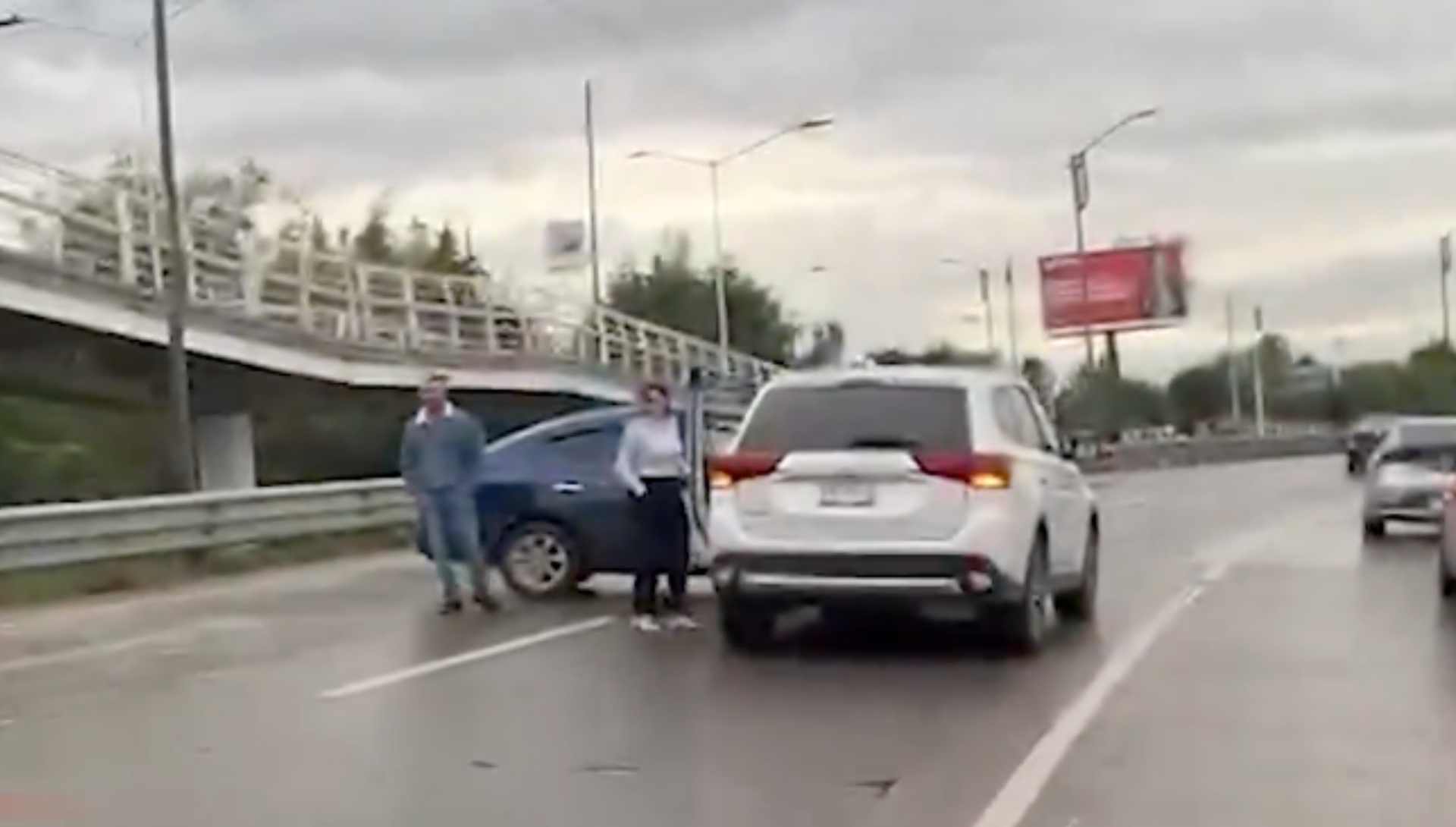 VIDEO: Aparatoso accidente ocasiona el CIERRE del 