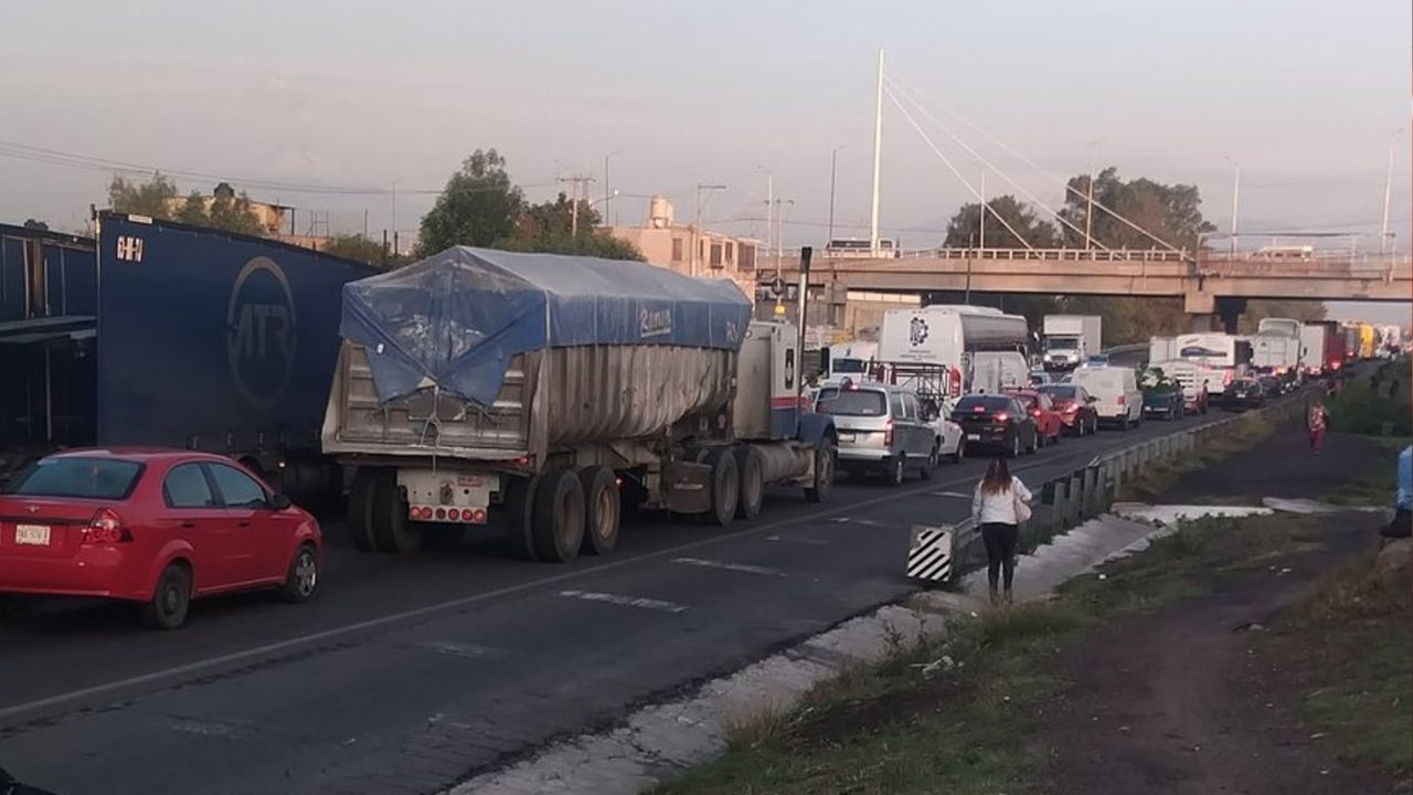 ¿Qué pasa en la autopista México-Puebla hoy jueves?: Tráfico completamente detenido