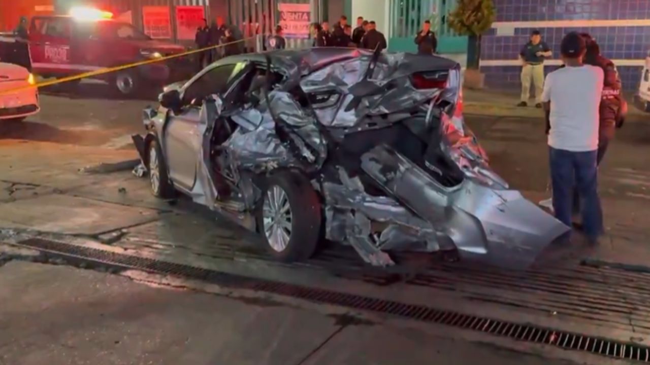 VIDEO: Conductor pierde el control y provoca fuerte accidente en el Periférico; hay seis lesionados