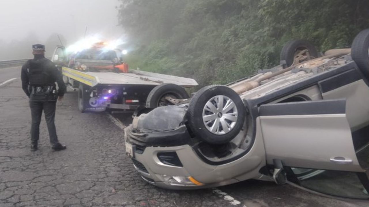 Accidente y volcadura deja cierre en la autopista Puebla–Cór