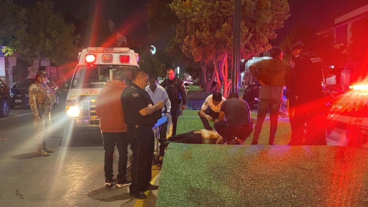 Riña deja a hombre apuñalado dentro de bar en Apizaco, Tlaxcala; agresor logró escapar