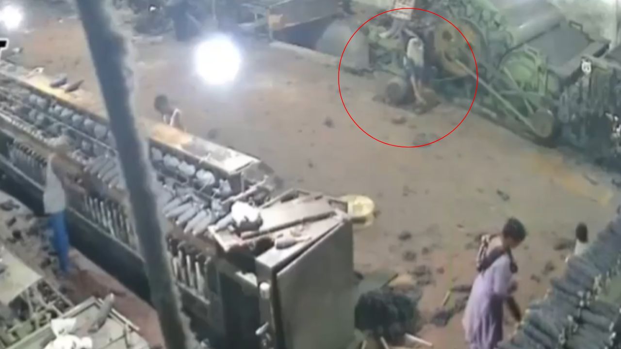 VIDEO FUERTE: Trabajador se electrocuta mientras limpiaba maquinaria industrial; perdió la vida