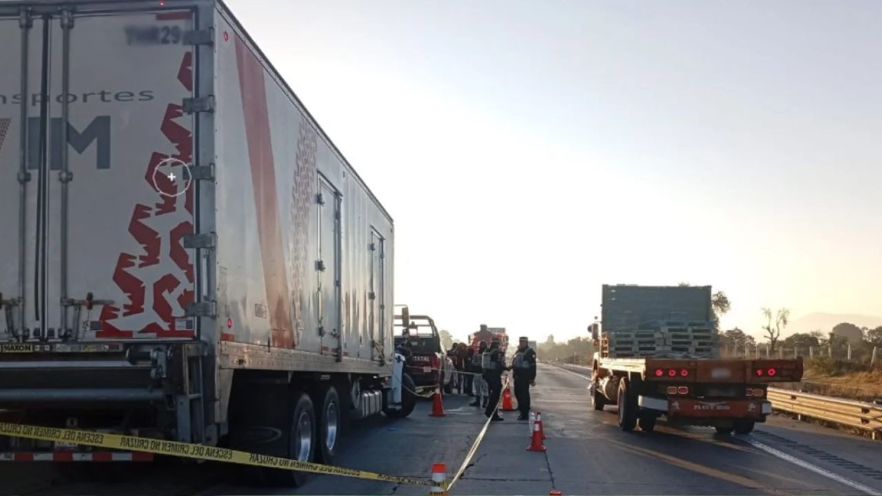 Volcadura deja cierre en la autopista Acatzingo–Cd. Mendoza 