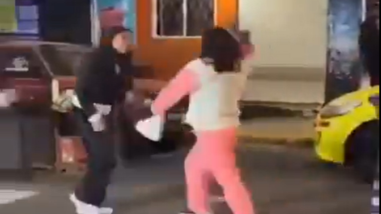VIDEO: ¡A cinturonazos! Madre regaña a su hija tras escapars