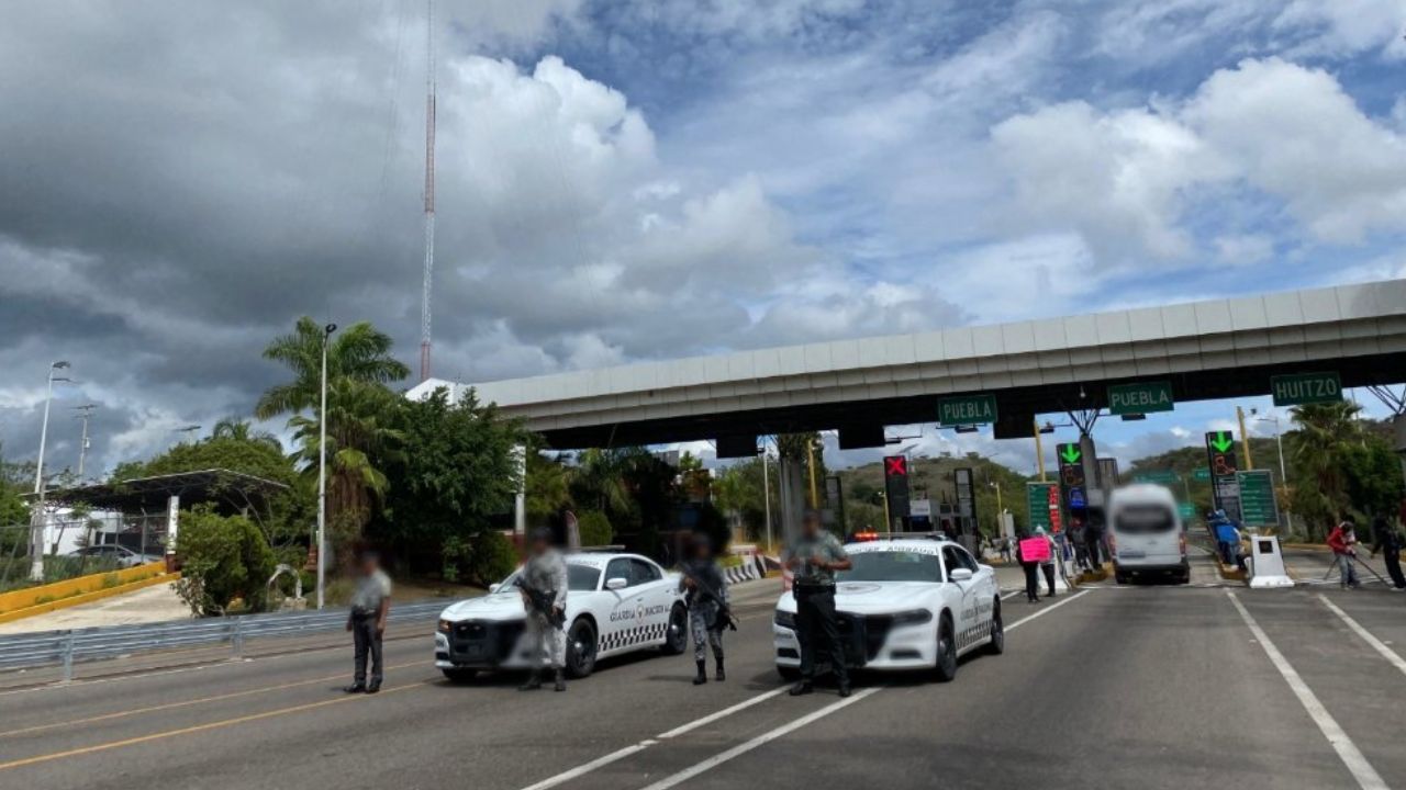 Manifestantes toman caseta de la carretera Cuacnopalan-Oaxac