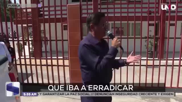 Docentes de distintos municipios de Puebla protestaron frente a la Oficialía Mayor de la Secretaría de Educación Pública; denuncian oídos sordos por parte de su titular Manuel Viveros Narciso en torno a la asignación de plazas.