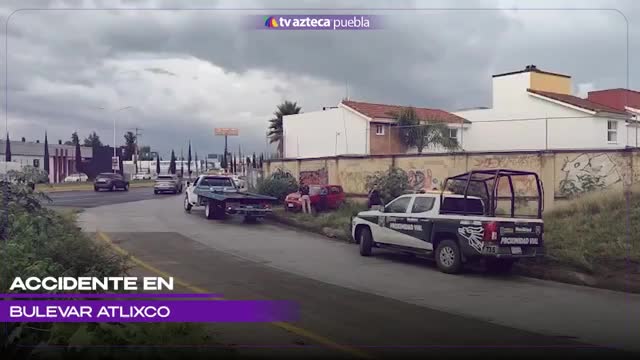Lluvia provoca accidente en el bulevar Atlixco HOY sábado; a