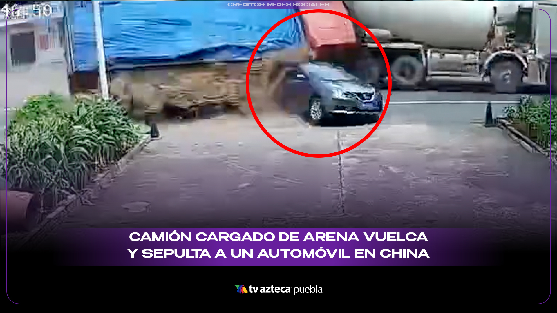 Camión cargado de arena vuelca y sepulta a un automóvil en C