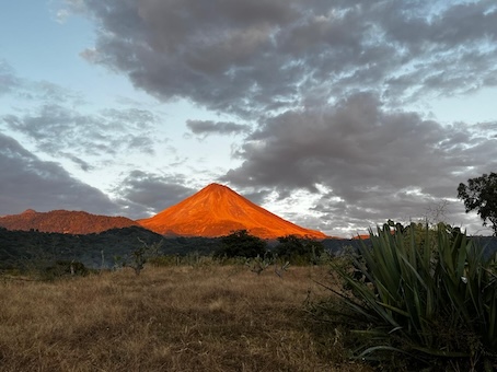 Del mar a la montaña: aprovecha la fiebre mundialista y visita Colima