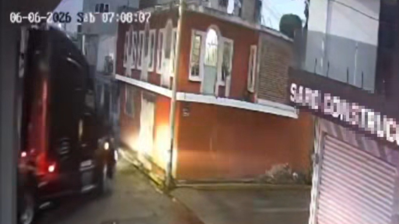 VIDEO: Persecución de tractocamión robado en calles de Chign