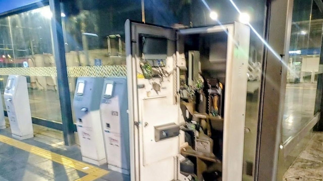 Destrozan máquina de recarga de RUTA tras intento de robo en Puebla hoy; así quedó