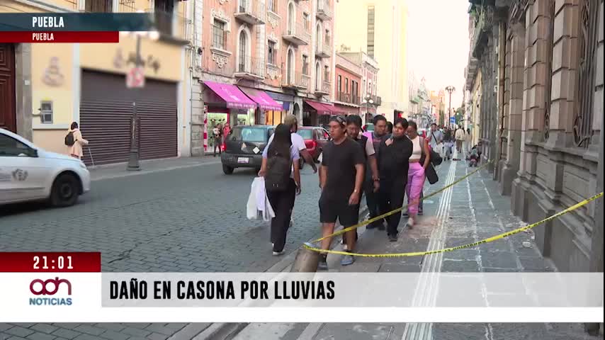 Casona con daños por la lluvia