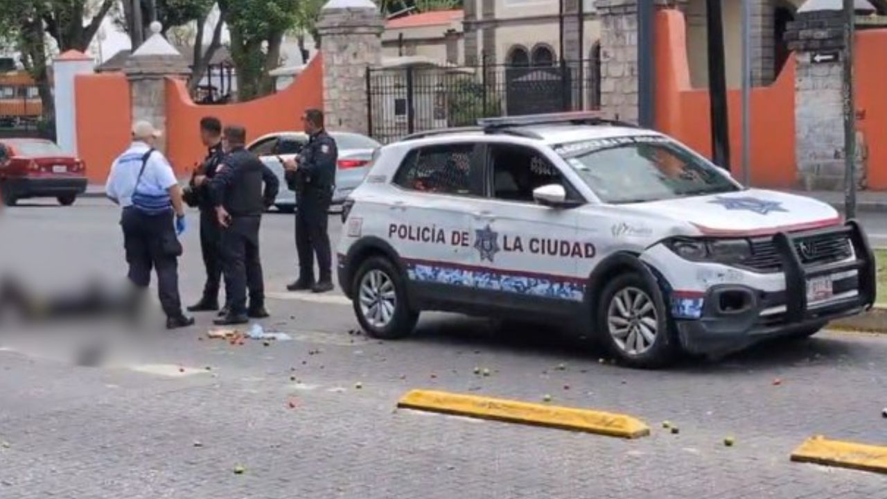 Choque contra patrulla en el Centro Histórico de Puebla hoy; conductor resultó herido