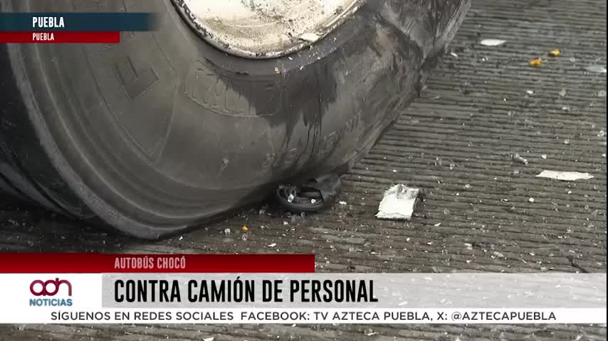 Choque entre autobús y transporte de personal derr