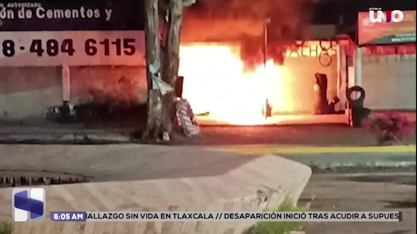 Fuerte choque entre dos autos en Calzada Adolfo López Mateos y 24 Norte en Tehuacán deja lesionados