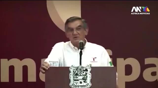 Américo Villarreal muestra su visa estadounidense y niega problemas migratorios