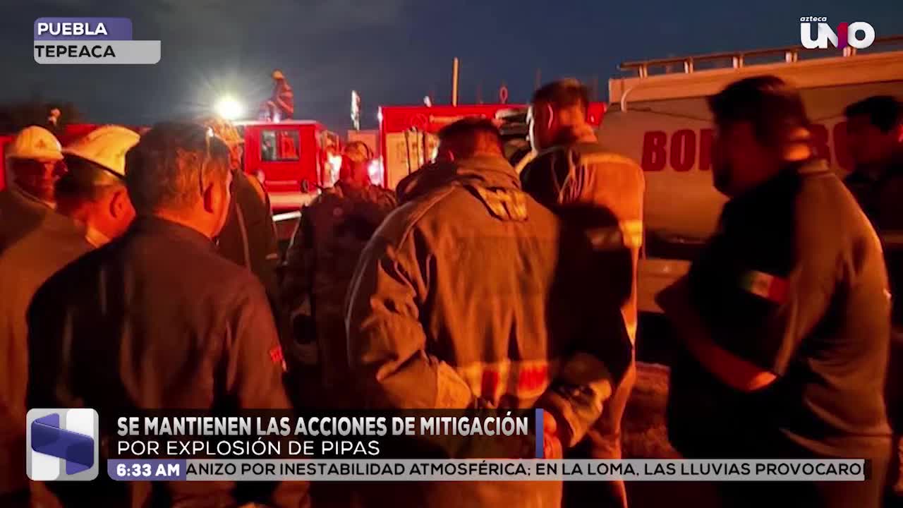 Protección Civil mantiene labores de enfriamiento tras explosión de pipas de gas en Tepeaca