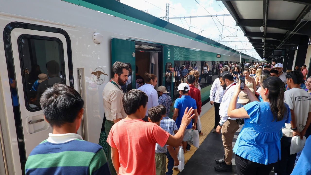 Fallo en Tren Maya deja pasajeros varados más de cinco horas entre ...