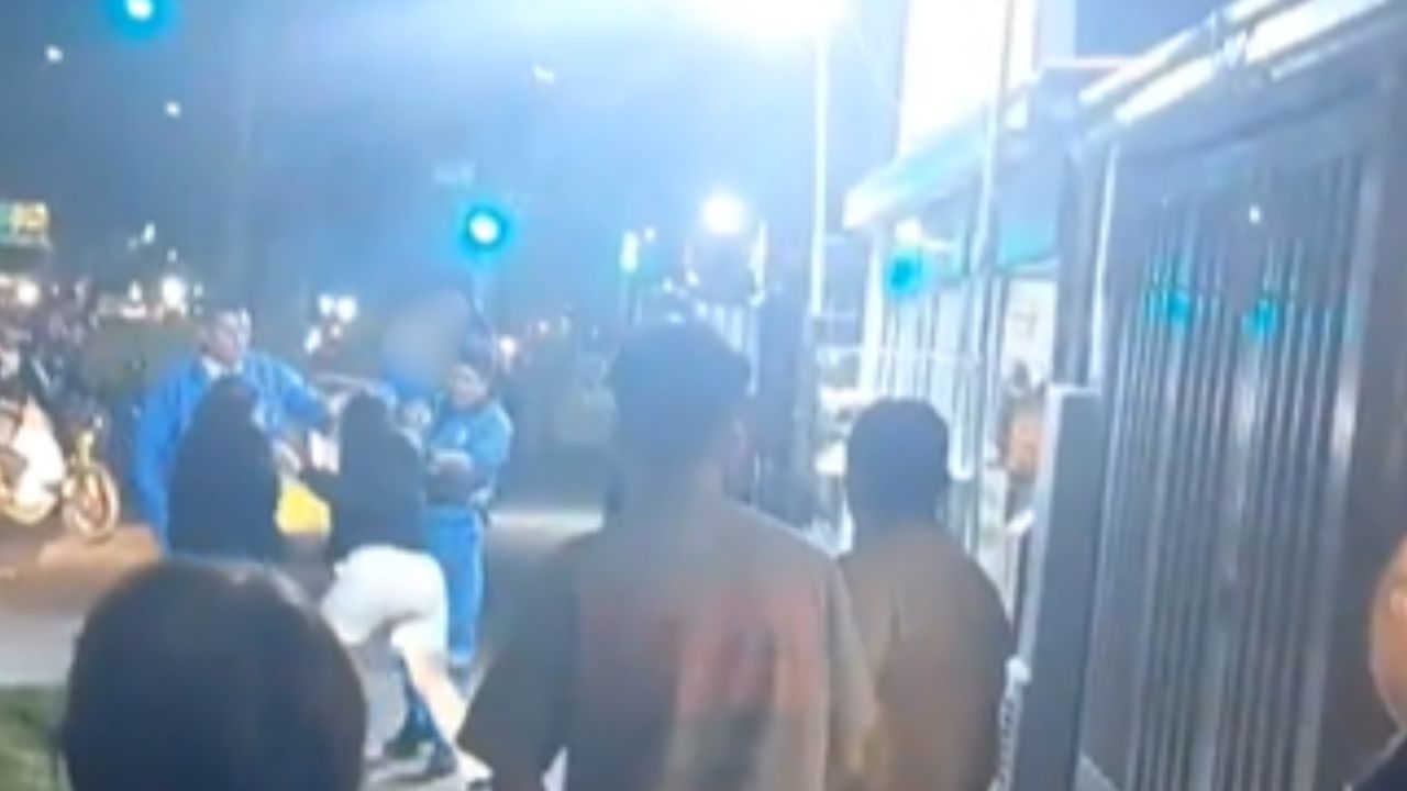 VIDEO FUERTE: Conductor de camión de basura ataca con un cuchillo a una mujer tras discusión