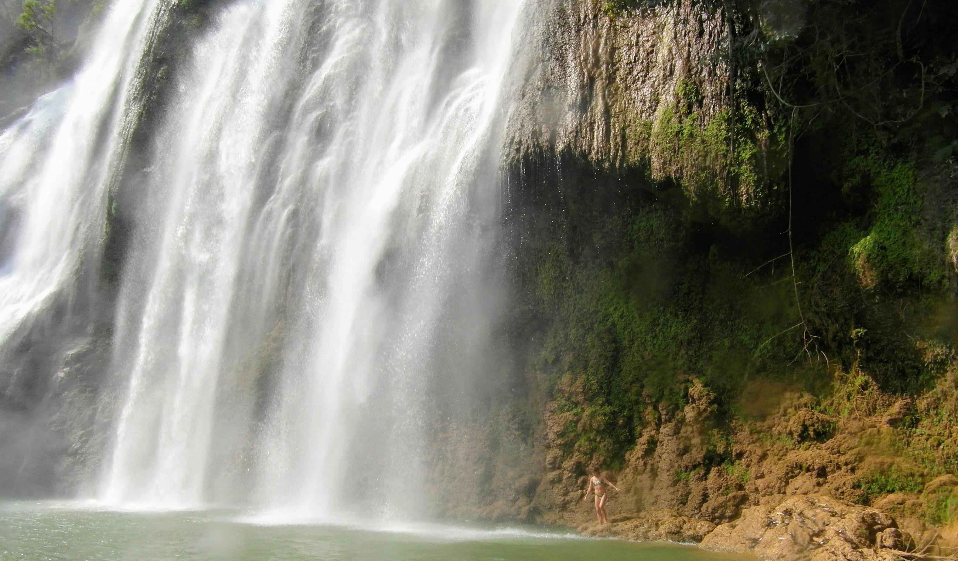 Poblano pierde la vida en cascada de Xicotepec; grabó todo con su celular