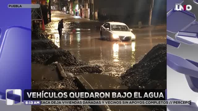 Vehículos quedan bajo el agua al sur de la ciudad 