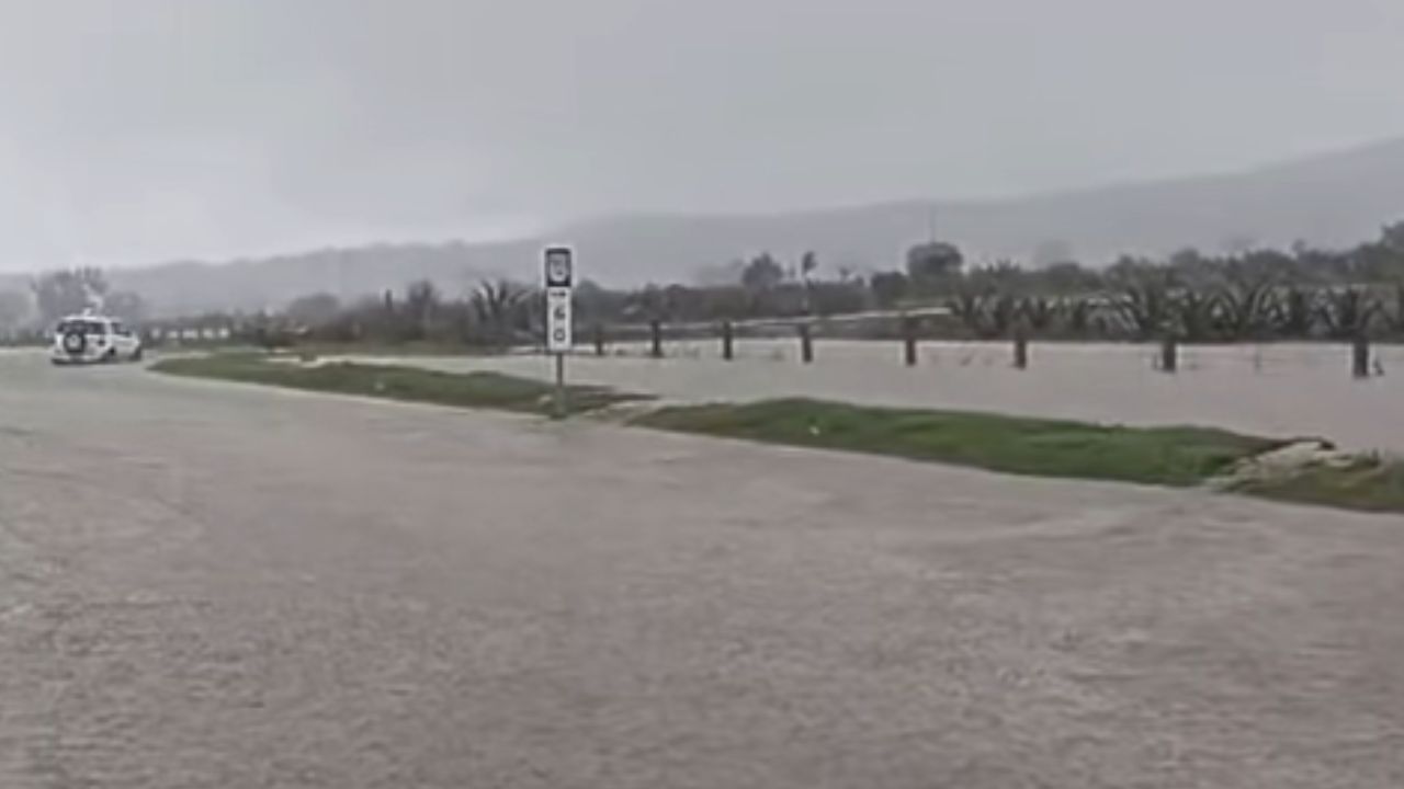 VIDEO: Captan grave inundación en la autopista Méx