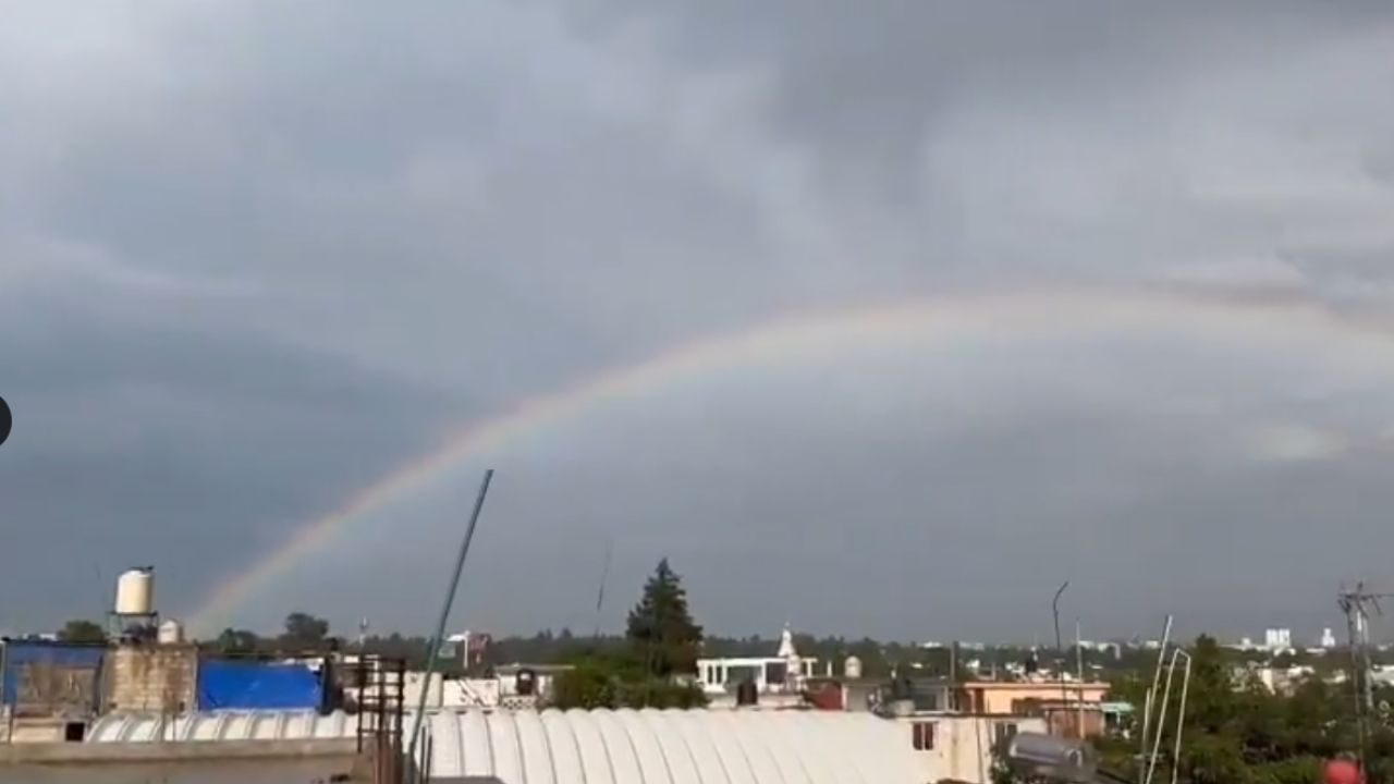 VIDEO: Arcoíris completo ilumina el cielo de Puebla y sorprende a habitantes la tarde de HOY martes