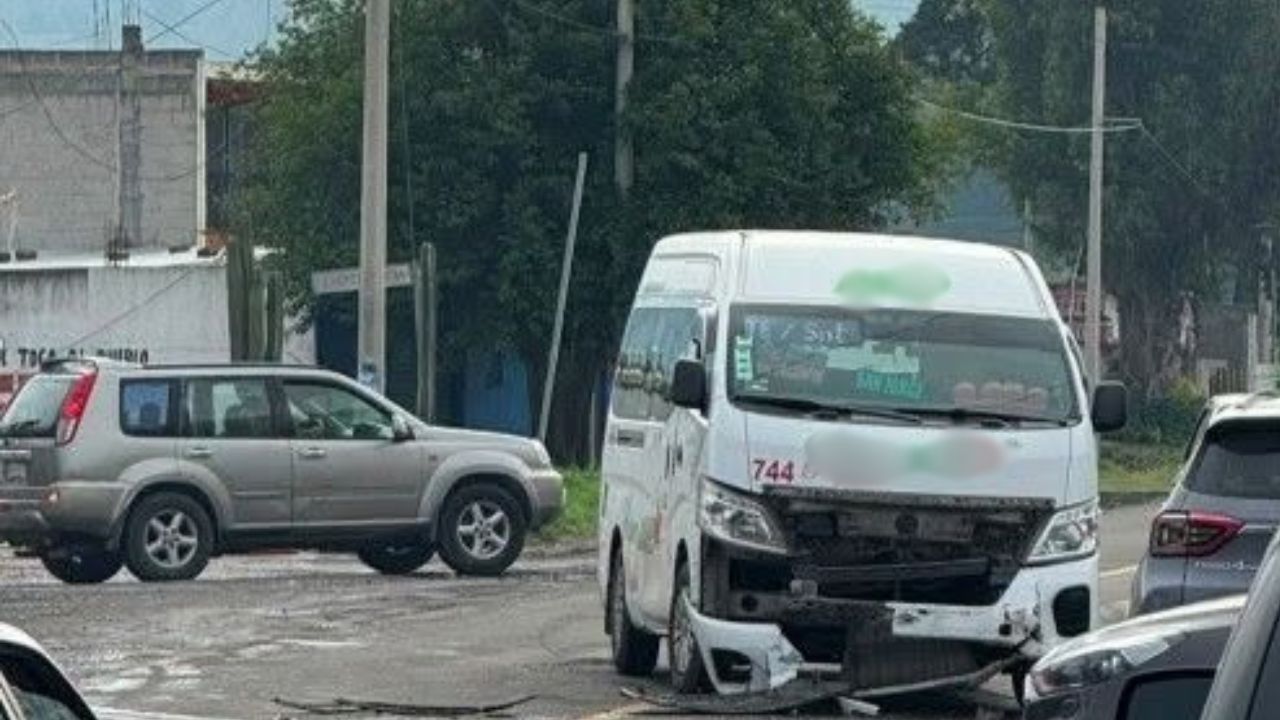 Accidente contra combi paralizó la carretera Tlaxc