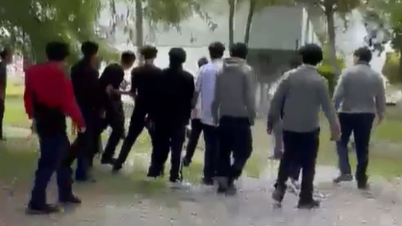 VIDEO: Se desata RIÑA CAMPAL en bachillerato de Matehuala; a