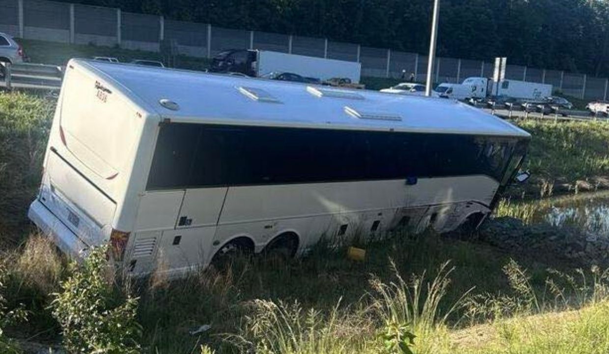 VIDEO: ¡FATAL ACCIDENTE! Volcadura de autobús deja cinco muertos y 34 lesionados