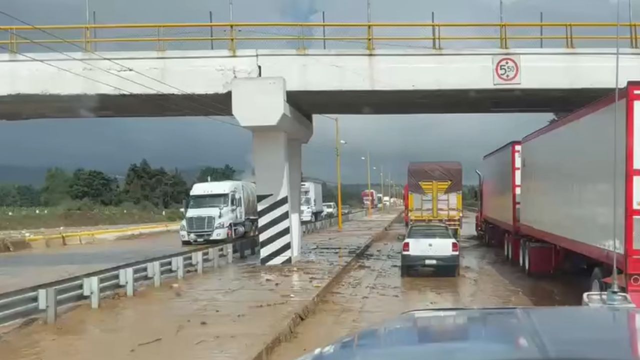 VIDEO: Hay LODO en la autopista Puebla-Orizaba tras desbordamiento HOY jueves