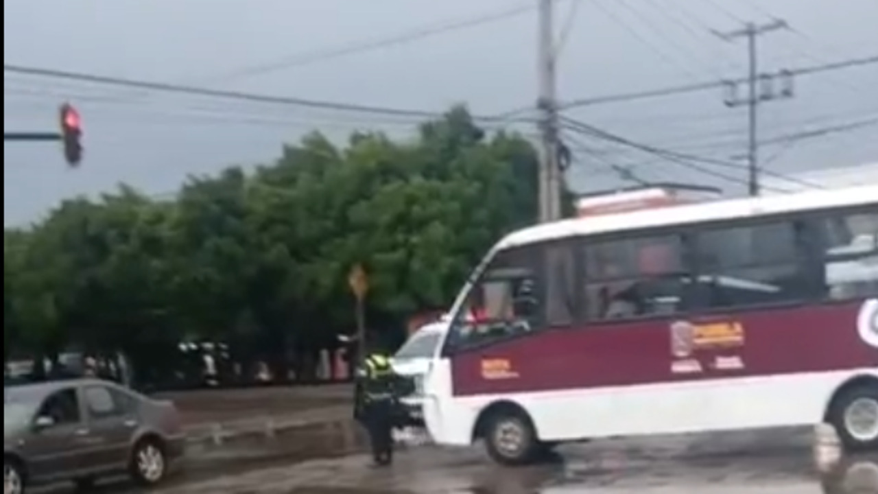 Unidad de RUTA atropella a menor en el Bulevar 5 de Mayo