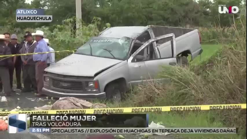 Volcadura deja una mujer sin vida en la carretera Puebla-Atl