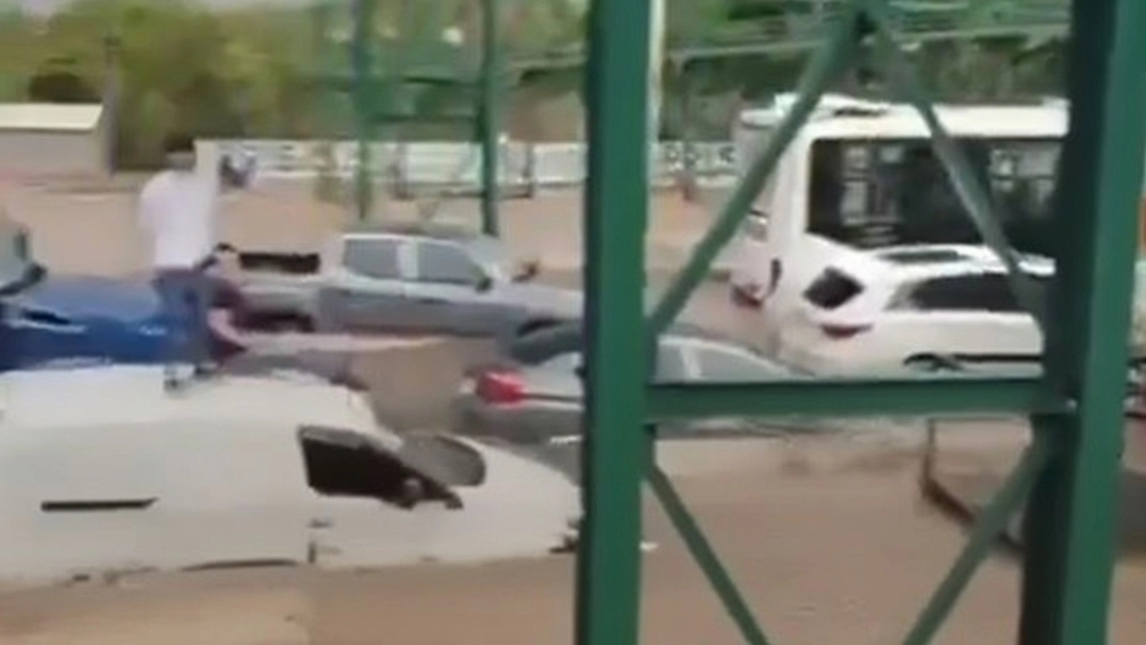 Lluvias históricas desatan el caos en Tlaquepaque, Jalisco; más de 100 vehículos quedan atrapados por las inundaciones