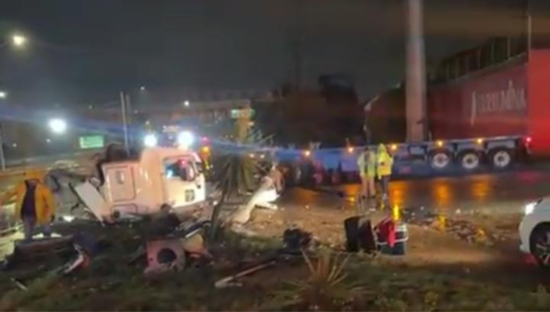 Fuerte ACCIDENTE deja daños materiales y cierre en el Periférico Ecológico y Forjadores, hoy viernes