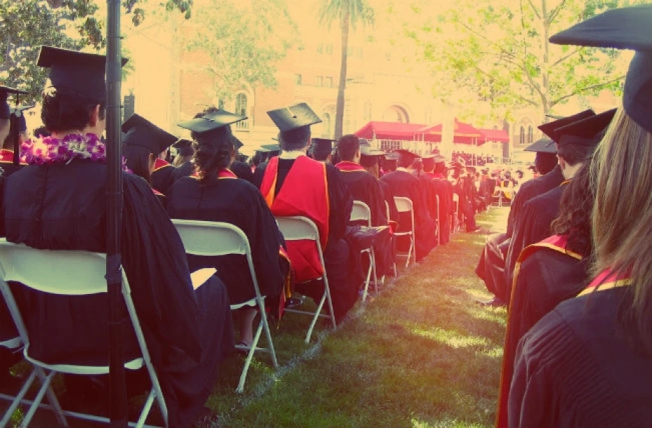En las pasadas cuatro décadas el número de hispanos que se gradúa de las universidades ha incrementado considerablemente